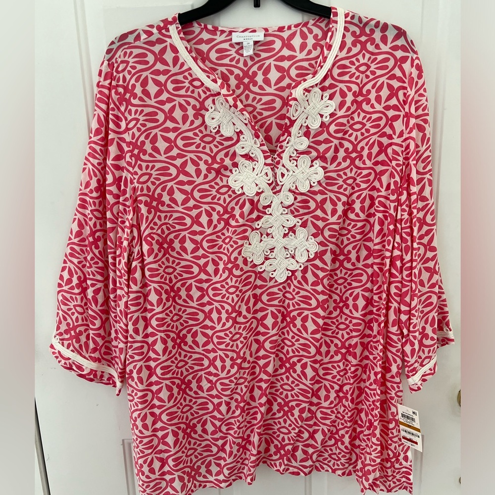 Women’s pink and white embroidered tunic. Three-quarter sleeve. Size 3X.